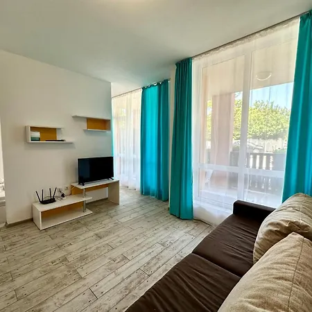 Chateau 2 - Menada Apartment