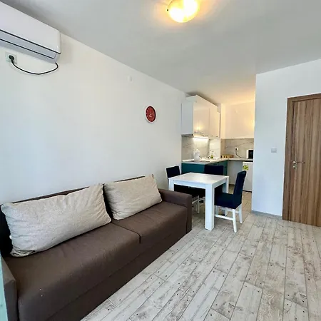 Chateau 2 - Menada Apartment